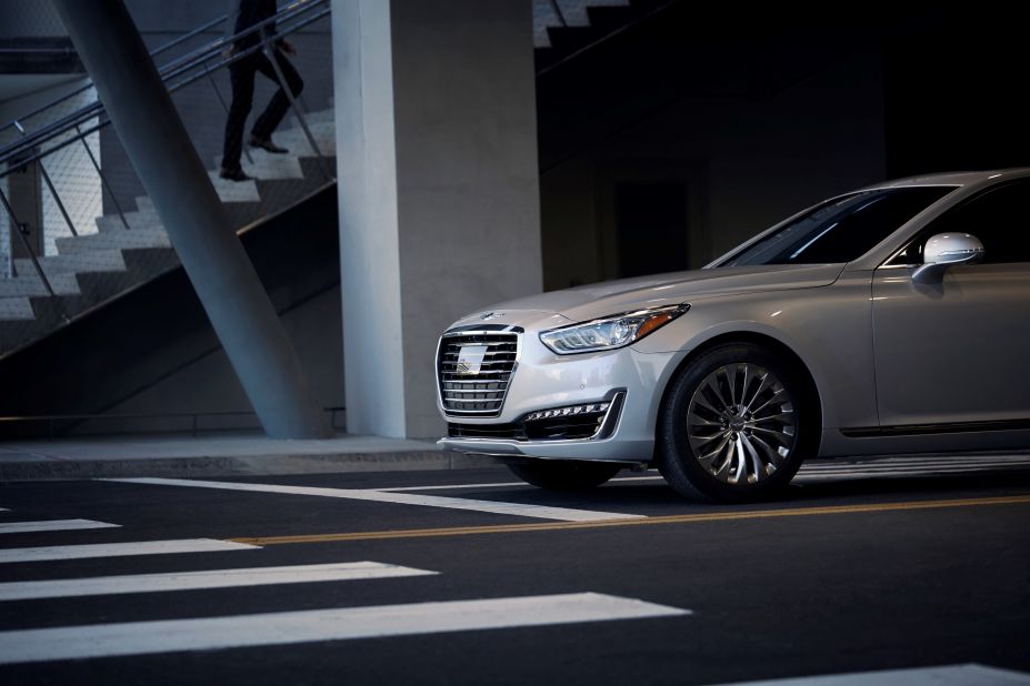 The Korean G90 is already equipped with semi-autonomous driving capability.