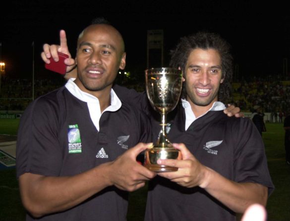 New Zealand captain Karl Te Nana (right) celebrates with Jonah Lomu after winning the final of the 2001 Rugby Sevens World Cup at Mar del Plata, Argentina. Lomu played in the final of the 15-a-side World Cup in 1995.