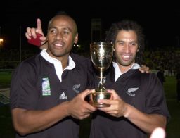 Lomu (left) with Te Nana after winning the 2001 Sevens World Cup 