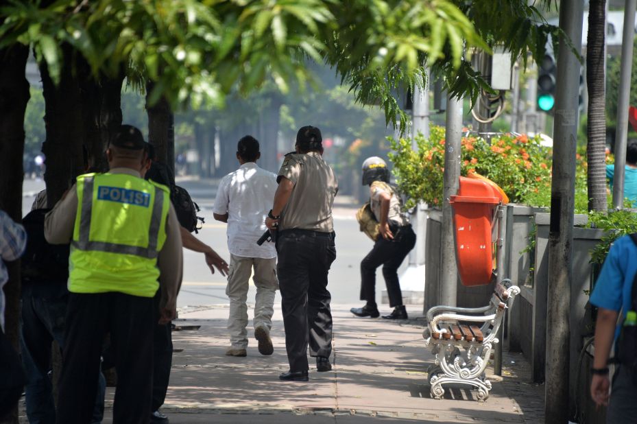 Police appear to chase suspects thought to be hiding at a cafe on January 14.