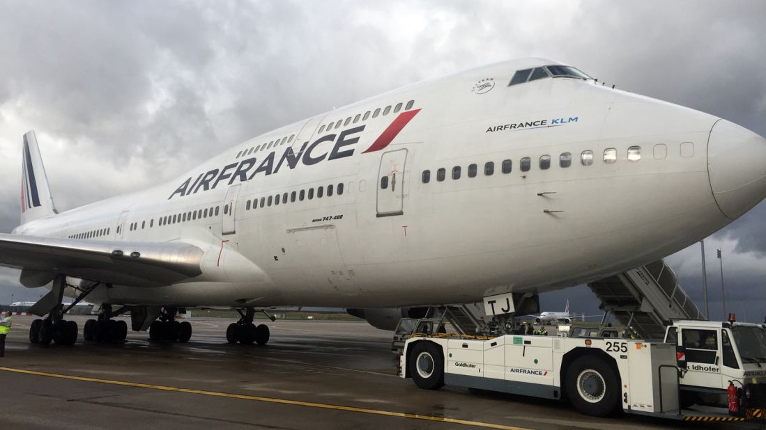 Air France retired its fleet of Boeing 747s this month. Join CNN's Jim Bittermann on a ceremonial flight to mark the passing of an icon that spurred global travel for an entire generation. Click though the gallery to see images from Bittermann's flight. 