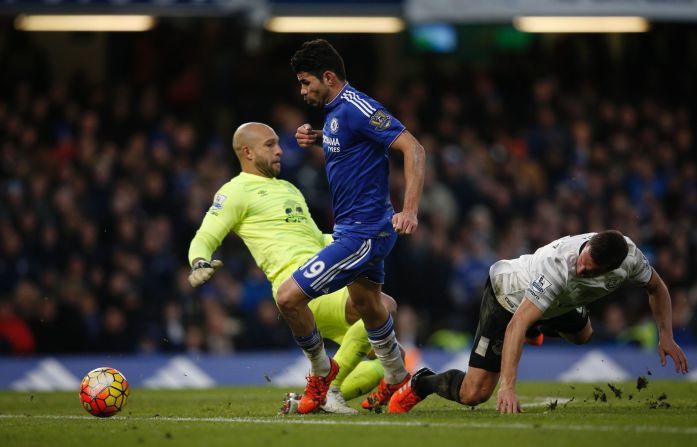 Diego Costa reduced the deficit as he beat Howard and Phil Jagielka to Cesc Fabregas' long pass and walked the ball into the empty net. 