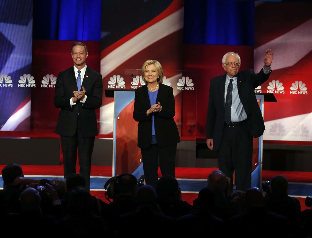 Candidates Martin O'Malley, Hillary Clinton and Bernie Sanders take part in <strong>t</strong>he final Democratic presidential debate before the caucuses.