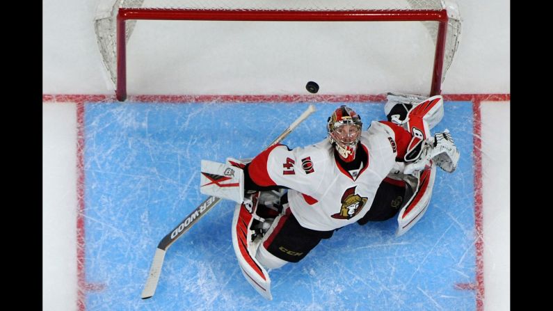 Ottawa goalie Craig Anderson makes a save during an NHL game in Los Angeles on Saturday, January 16.