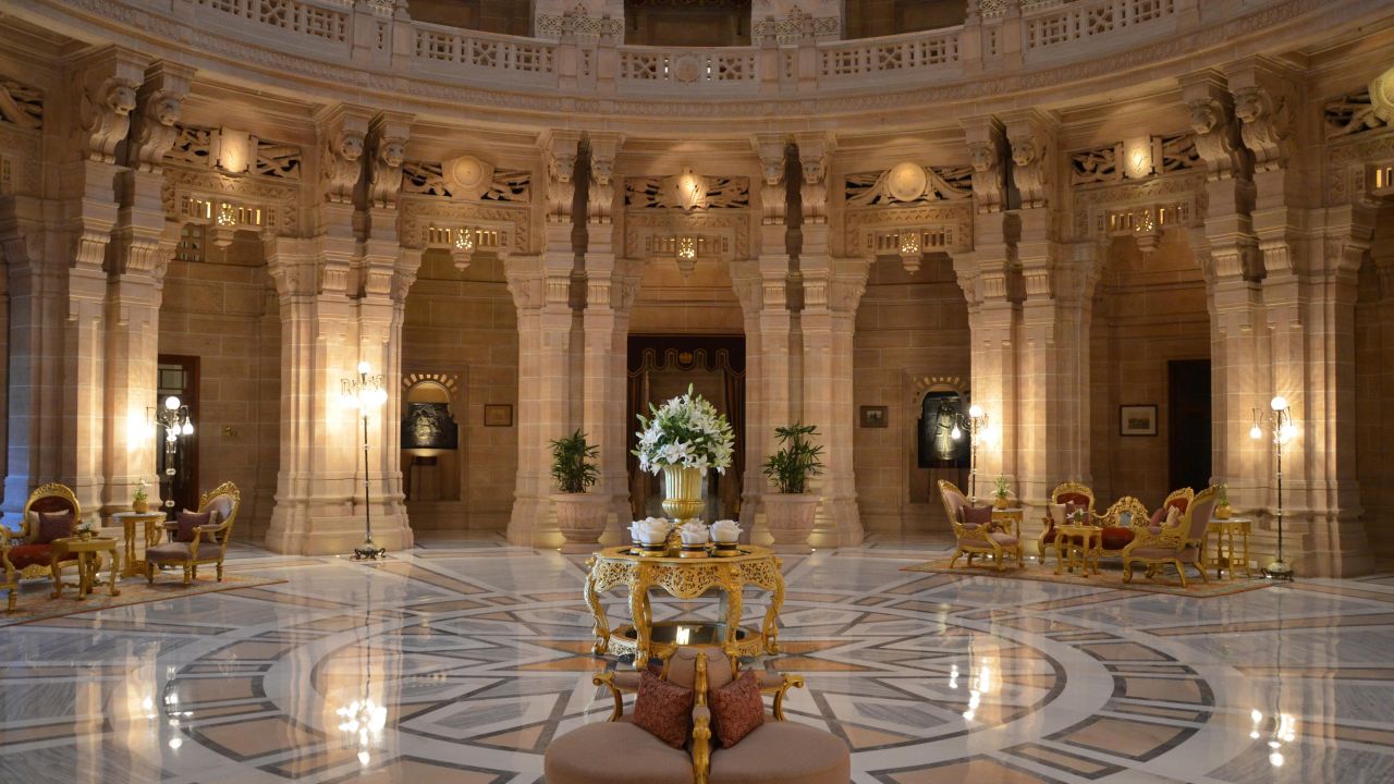 Khách sạn cung điện sẽ mang đến cho bạn cảm giác như một vị hoàng gia. Hãy xem hình ảnh của khách sạn này để cảm nhận được sự tráng lệ và đẳng cấp ở mọi góc nhìn. 