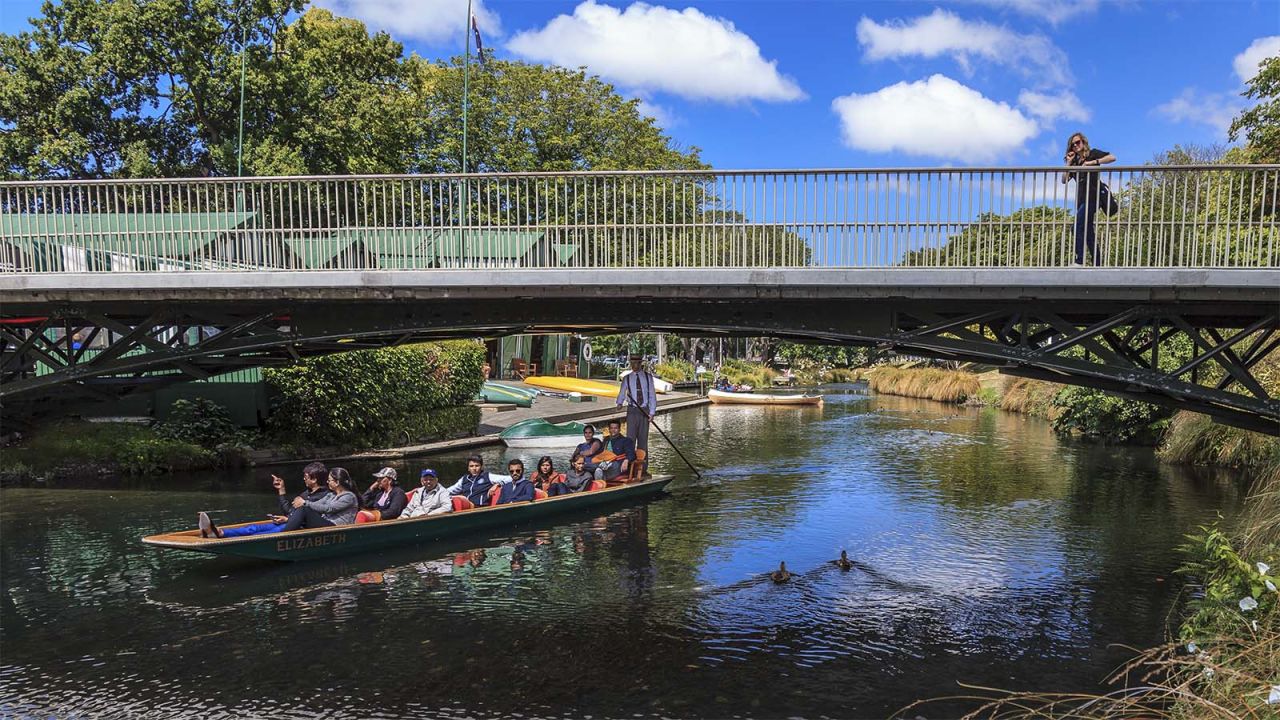 The Avon river winds for nine miles through Hagley Park and the central city. Trips along the river are a popular way to see the park and Botanical Gardens of Christchurch.