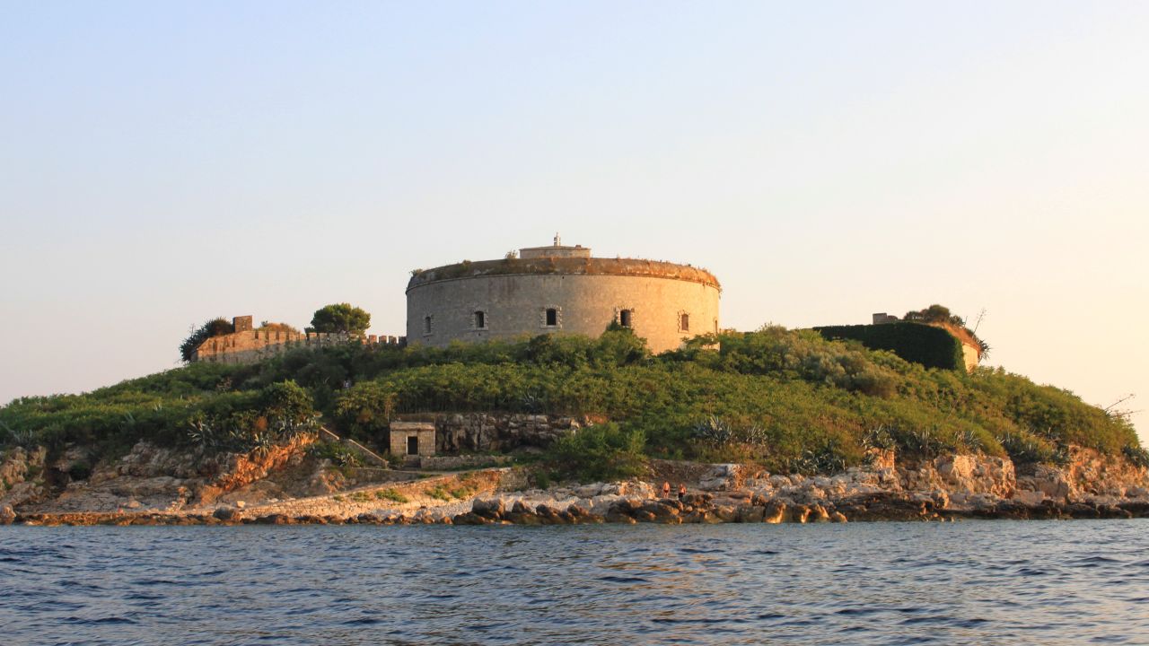 During the Second World War the occupying Italian army used Mamula as a concentration camp.
