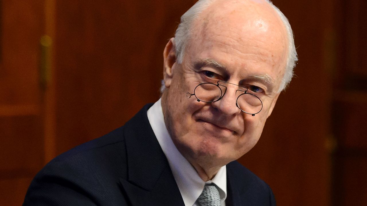 UN's top envoy to Syria, Staffan de Mistura, is urging Russia and the U.S. to revive peace talks.