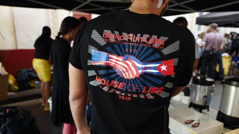 Hands of friendship T-shirt for the crew of TV show "House of Lies."