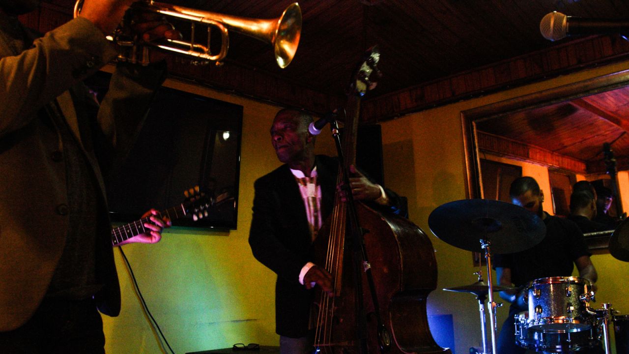 <a href="https://www.facebook.com/Jazz-in-the-Native-Yards-560410047415540/" target="_blank" target="_blank">Jazz in the Native Yards</a> is a live music venue in Gugulethu, whose regular weekend events bring some of the best jazz musicians from across South Africa into a township living room and yard. 