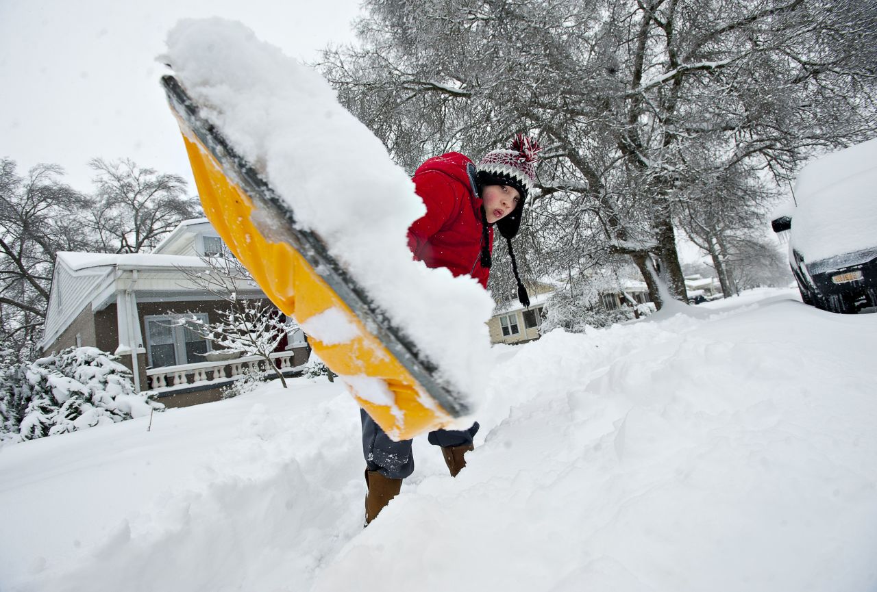 A 9-year-old boy shovels the sidewalk at his house in Bowling Green, Kentucky, on January 22. 