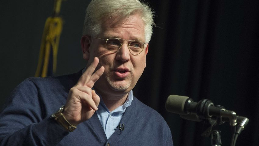 Glenn Beck announces his endorsement of US Senator and Republican Presidential Candidate Ted Cruz during a campaign event in Waterloo, Iowa, January 23, 2016, ahead of the Iowa Caucus.  / AFP / JIM WATSON        (Photo credit should read JIM WATSON/AFP/Getty Images)