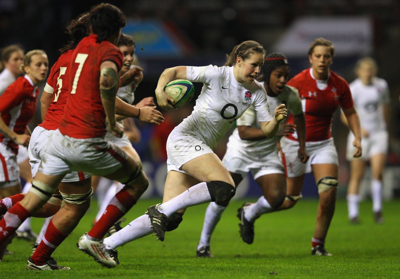 Before going pro, Scarratt worked as an assistant physical education teacher while playing for England in her spare time. 