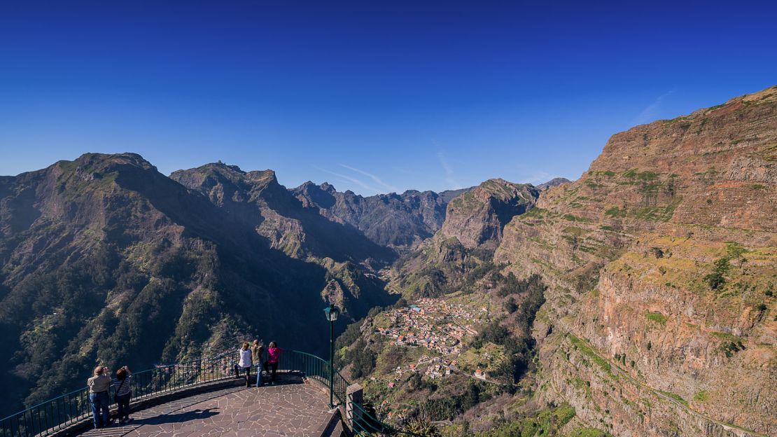 Amphitheater of mountains: Curral das Freiras.