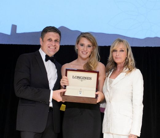 Her success was recognized at the 2015 FEI Awards where Mendoza was presented with the Longines "Rising Star" award. The presentation was made by Juan-Carlos Capelli, Vice-President of Longines and Head of International Marketing, and Hollywood actress Bo Derek.