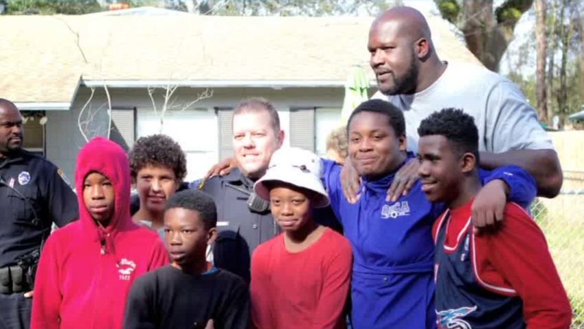 shaquille o'neil shoots hoops with kids intv_00042207.jpg