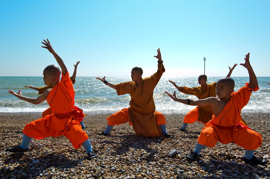 Drewell saw a martial arts theatrical performance by Shaolin monks at Halle, Germany in 2013.