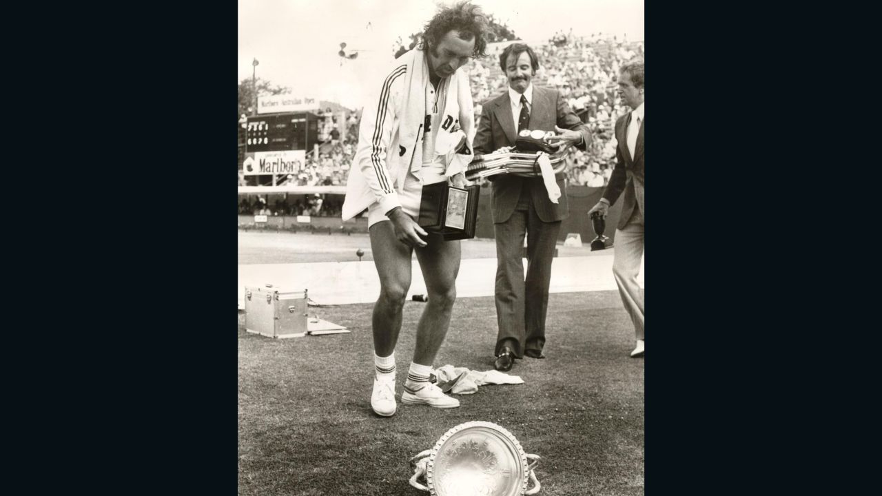 Mark Edmondson drops his winner's trophy in 1976.  