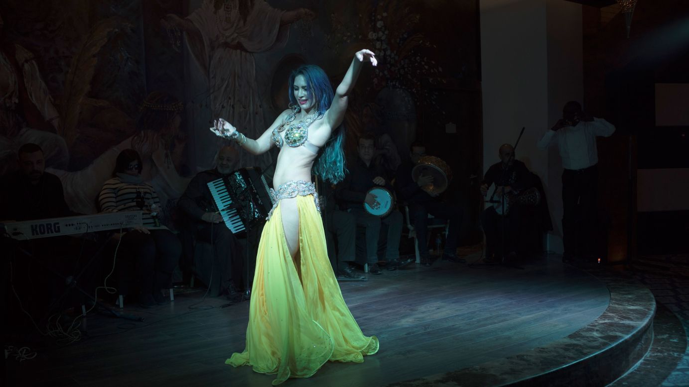 Sultan draws inspiration from the golden age of belly dancing and cinema. Her main influence is Samia Gamal and the styles of the 1940s and 1950s.