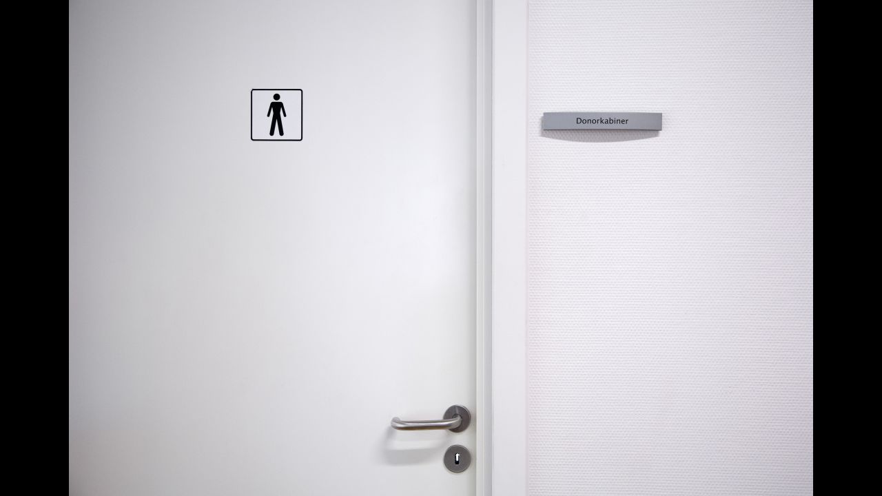 The outside of a donation room at Cryos.