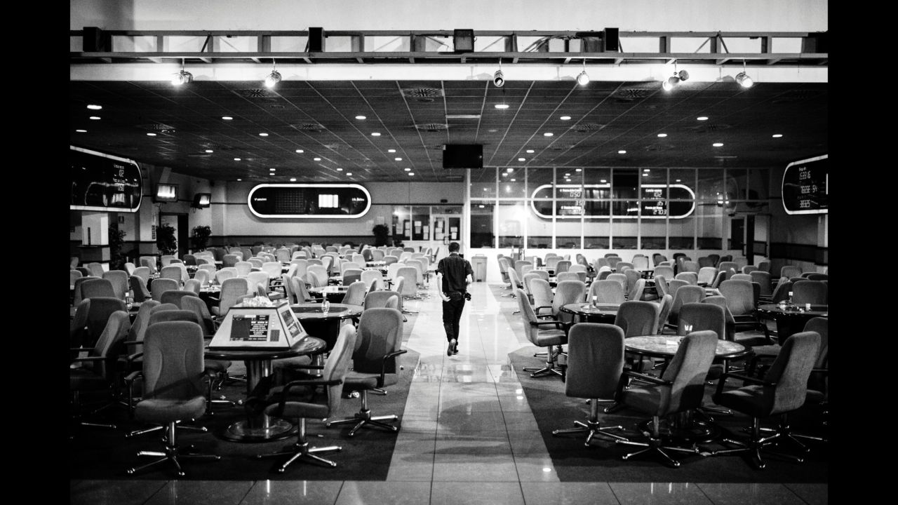 Dario leaves the bingo hall in 2014. He has been working there for years.