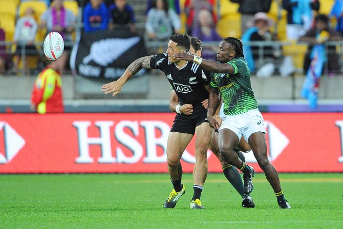 An error by 2015 Rugby World Cup winner Williams allowed fellow 15-a-side convert Francois Hougaard to set up Seabelo Senatla for South Africa's third try. 