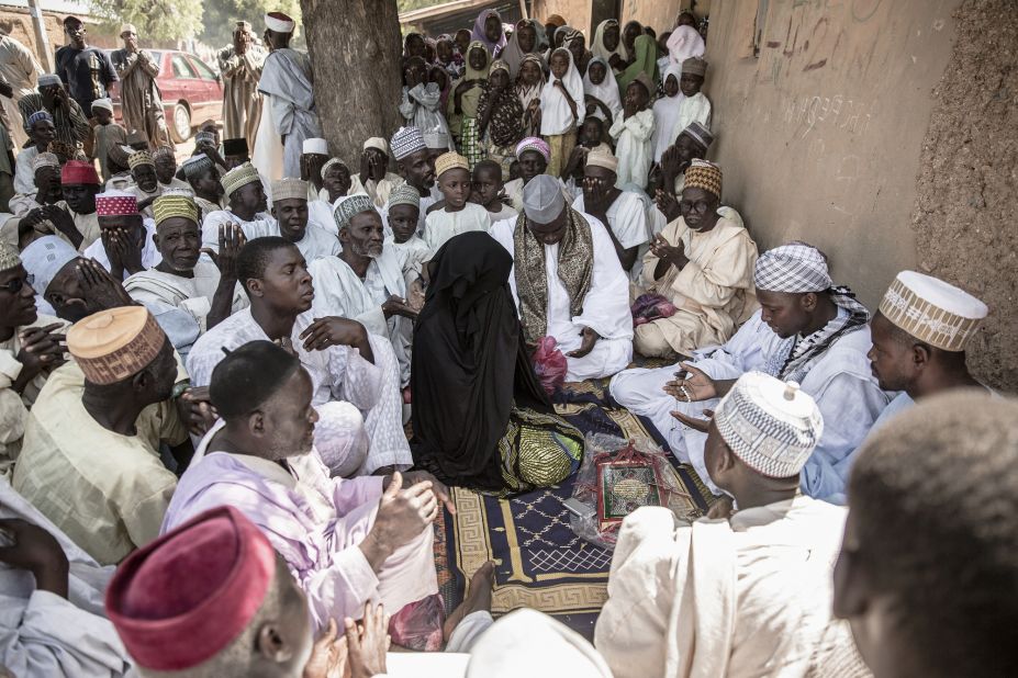 For good or bad, marriage is central to the themes of Hausa love literature. Novels range from didactic to fantasy, and will typically include phone numbers which readers use to contact the author for relationship advice.