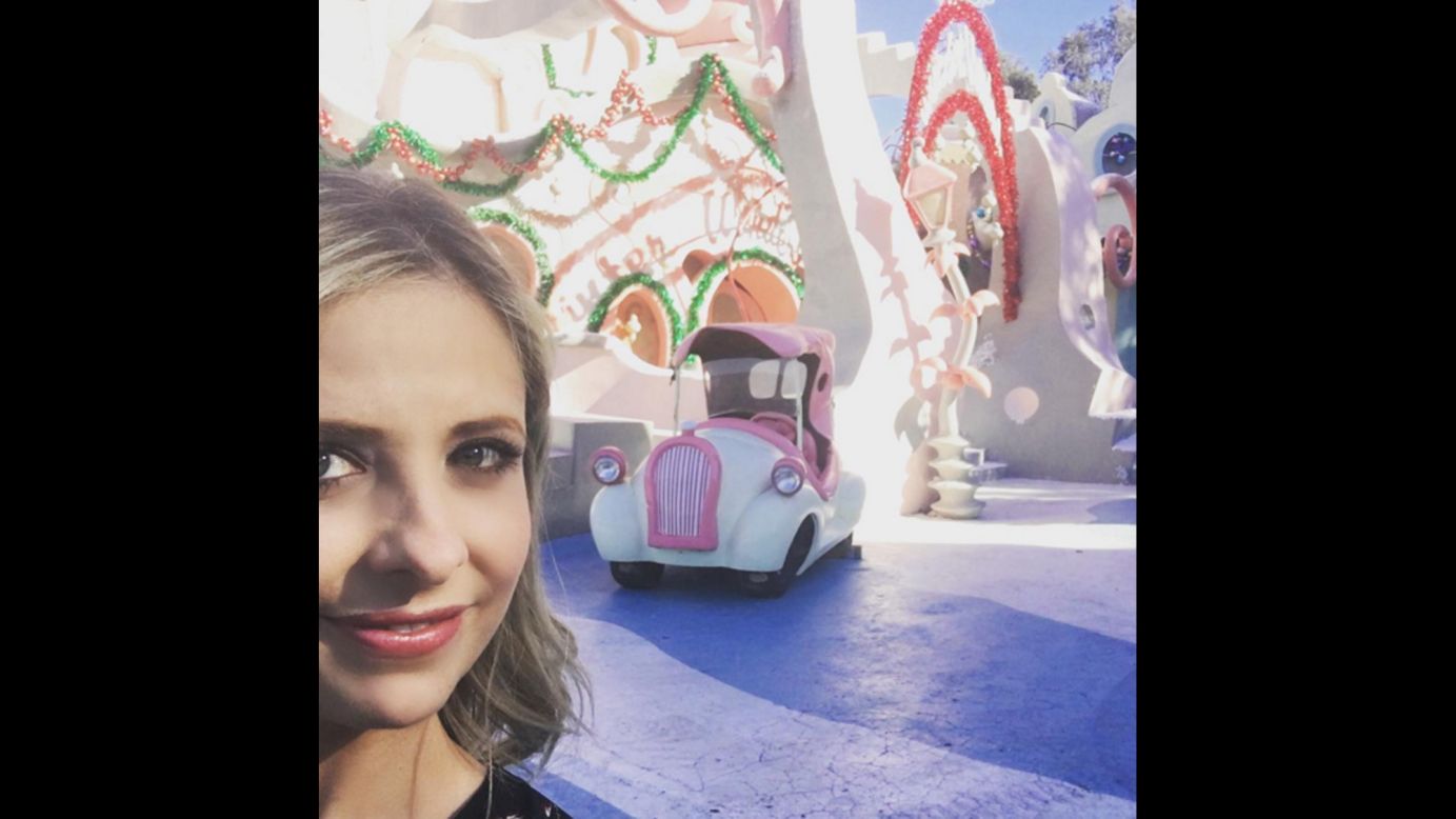 "Who can guess where I am?" actress Sarah Michelle Gellar <a href="https://www.instagram.com/p/BBDZPORsYxR/" target="_blank" target="_blank">asked her Instagram followers</a> on Wednesday, January 27.