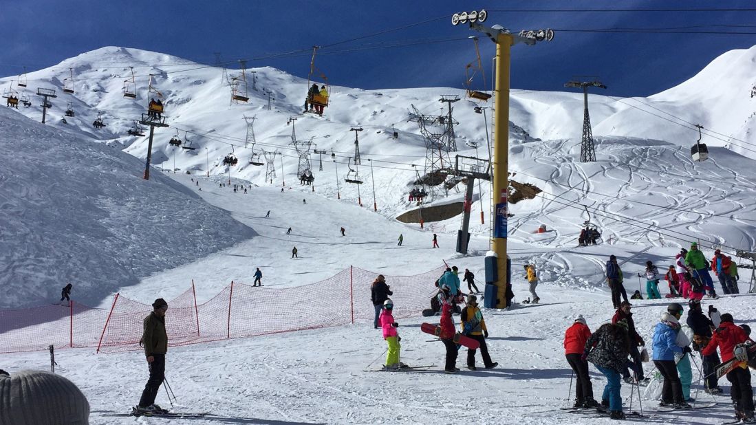 Darbandsar is one of the largest and most modern ski resorts in Iran. Run by private investors, it tries to offer facilities to match those on offer in Europe or America.