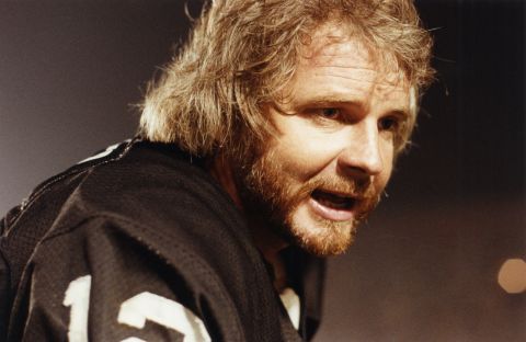 Oakland Raiders quarterback Ken Stabler, a former NFL MVP who died in July 2015, <a href="http://www.cnn.com/2016/02/03/health/ken-stabler-cte/" target="_blank">suffered from CTE,</a> researchers at Boston University said. 