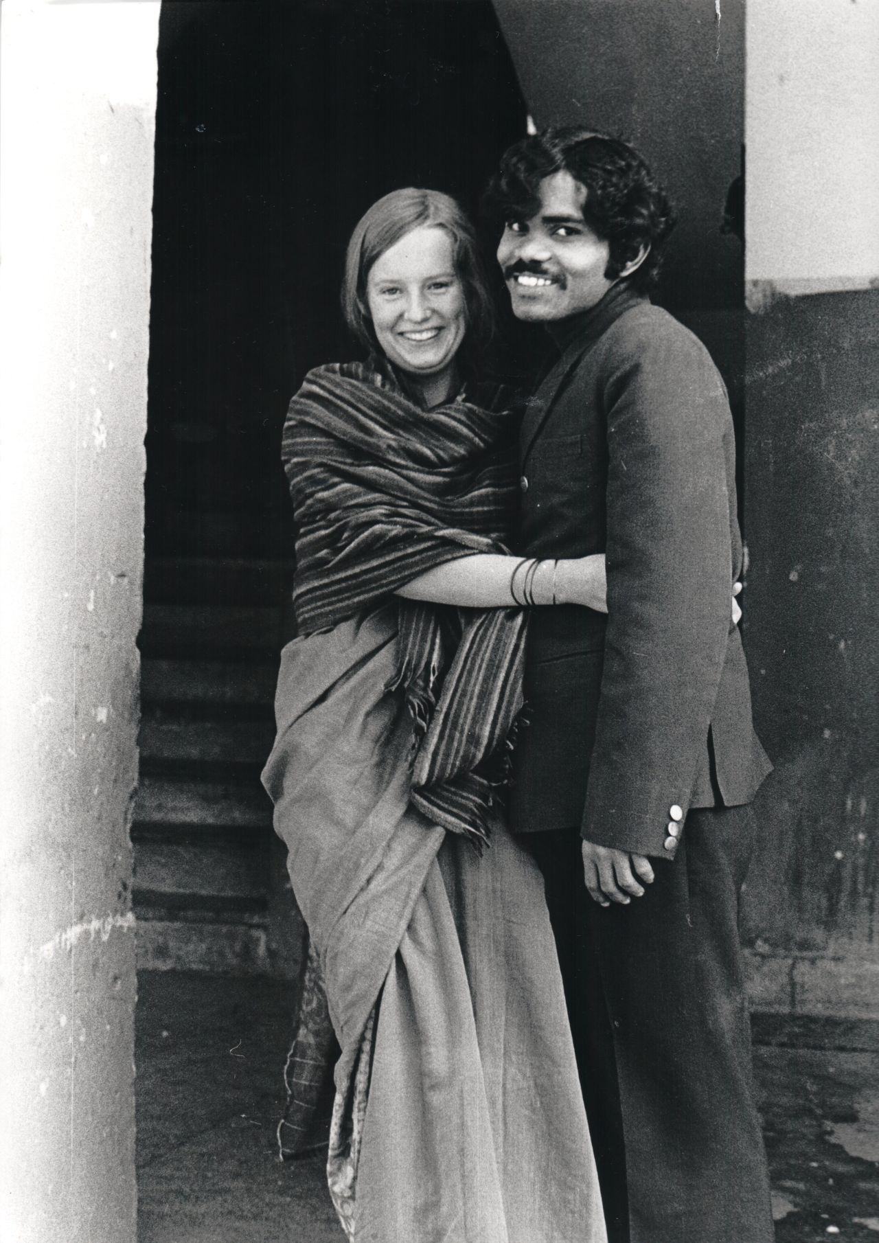 Swedish traveler Charlotte Von Schedvin and Indian art student PK Mahanandia fell in love in India in late 1975. She was a descendant of Swedish nobility; he a member of India's "untouchable" Dalit caste. 