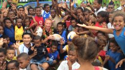 Ben Ryan mobbed by Fijian locals