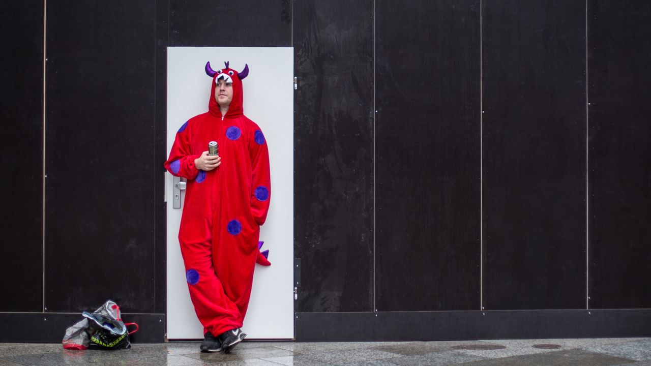 A costumed reveler takes a break during Carnival celebrations in Cologne, Germany, on Thursday, February 4. <a href="http://www.cnn.com/2016/01/29/world/gallery/week-in-photos-0129/index.html" target="_blank">See last week in 37 photos</a>