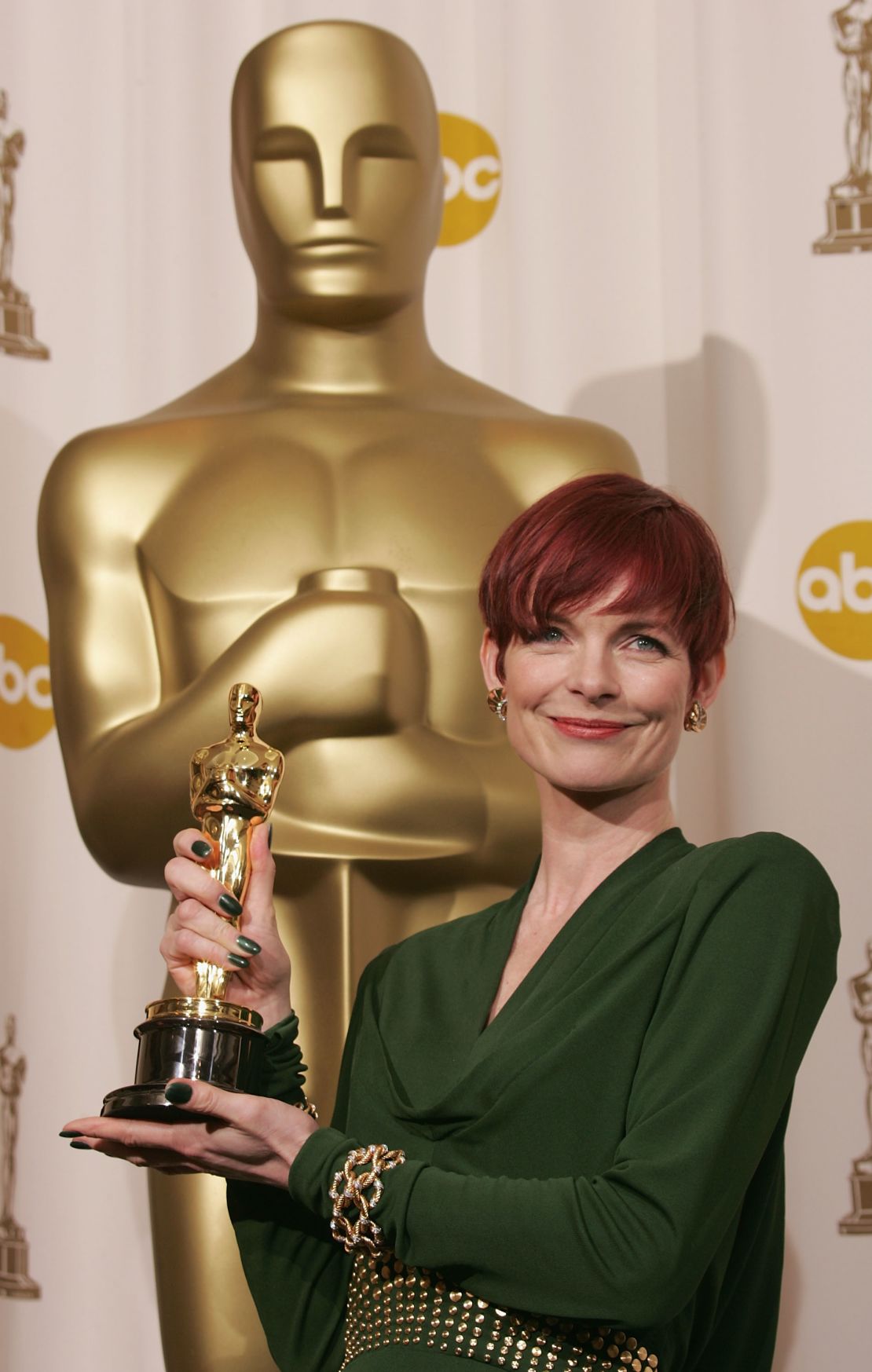 Powell with her second Academy Award, won for "The Aviator" in 2005.