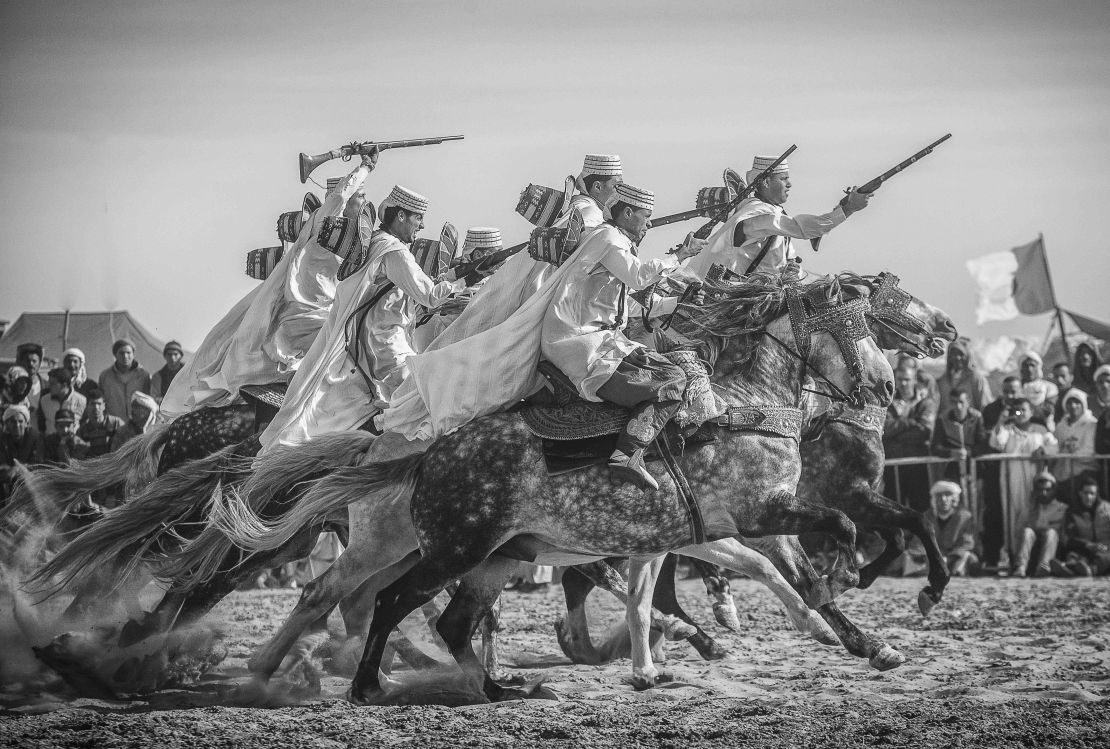 The exhibition "Horse, Men and Traditions" features 50 photographs.