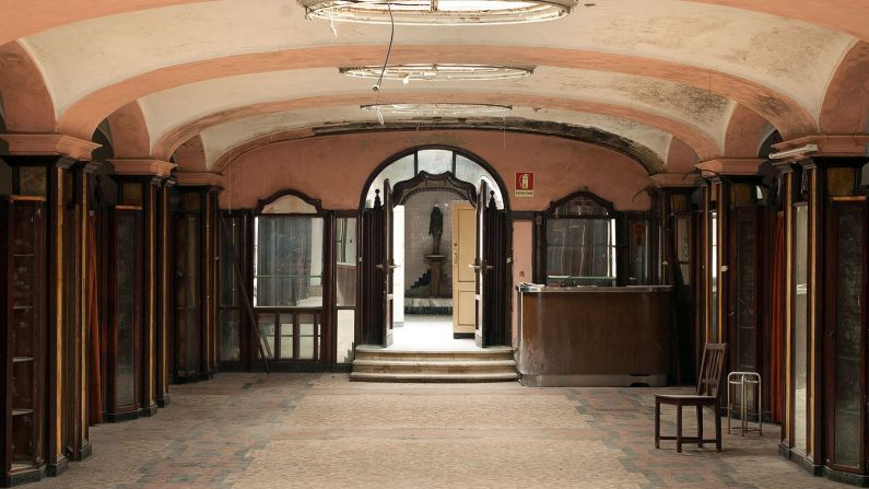 Before the age of modern home plumbing, Milan's high society would meet at the Albergo Diurna Venezia, a beautiful subterranean bath house and spa center, to perform their ablutions.