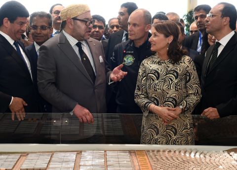 Moroccan King Mohammed VI inaugurated the plant on 4 February 2016. He talks here with the French minister for Ecology, Sustainable Development and Energy, <a href="https://twitter.com/royalsegolene" target="_blank" target="_blank">Segolene Royal</a>. 