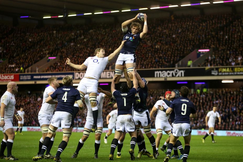 Jonny Gray of Scotland wins lineout ball under pressure from Joe Launchbury of England during the RBS Six Nations match between Scotland and England at Murrayfield Stadium on February 6, 2016 in Edinburgh, Scotland.