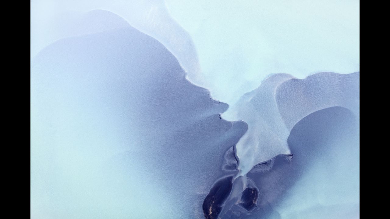Seckler intentionally leaves out the horizon to give his photos an abstract feel. 