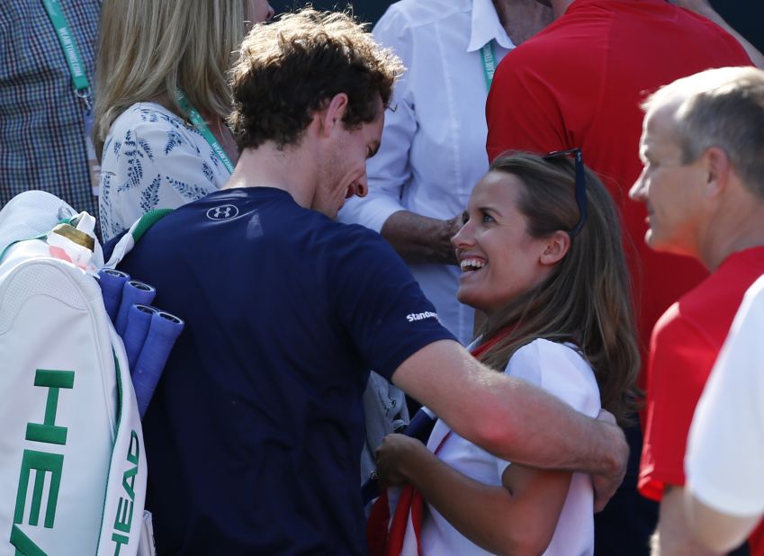 Andy Murray and wife Kim Sears have announced the birth of a baby girl, the couple's first child.