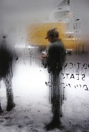 American photographer Saul Leiter is considered one of the pioneers of color photography. 