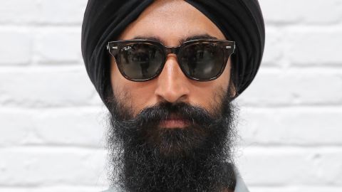 Sikh men who wear turbans shouldn't face discrimination, actor-designer Waris Ahluwalia says.