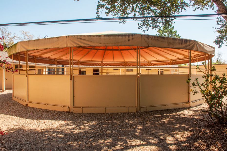 A covered round pen, also for horses, pictured on the property. 