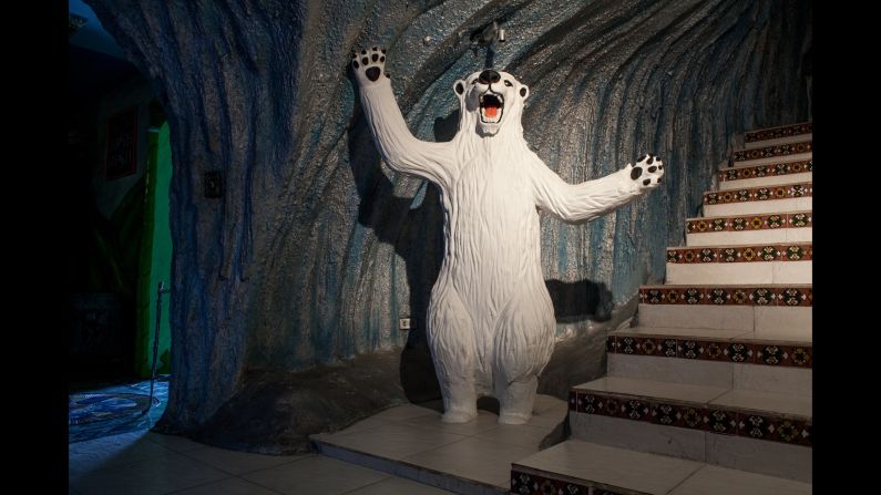 A polar-bear statue greets visitors at the Kiss Me Motel.