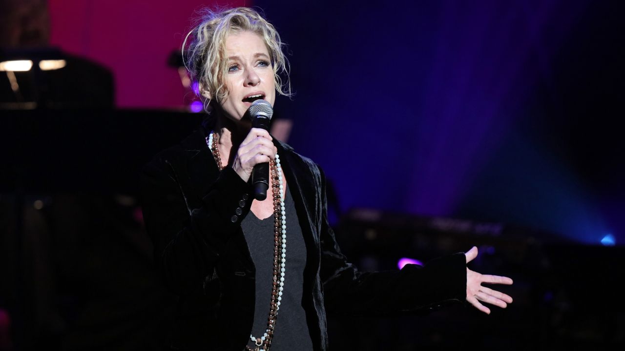 <strong>Shelby Lynne</strong> was not new to the industry but finally had her chance to shine in 1999 with her album "I Am Shelby Lynne." She won best new artist in 2001. She had a mixed reaction to her next few releases. Lynne has since started her own label, Everso Records.