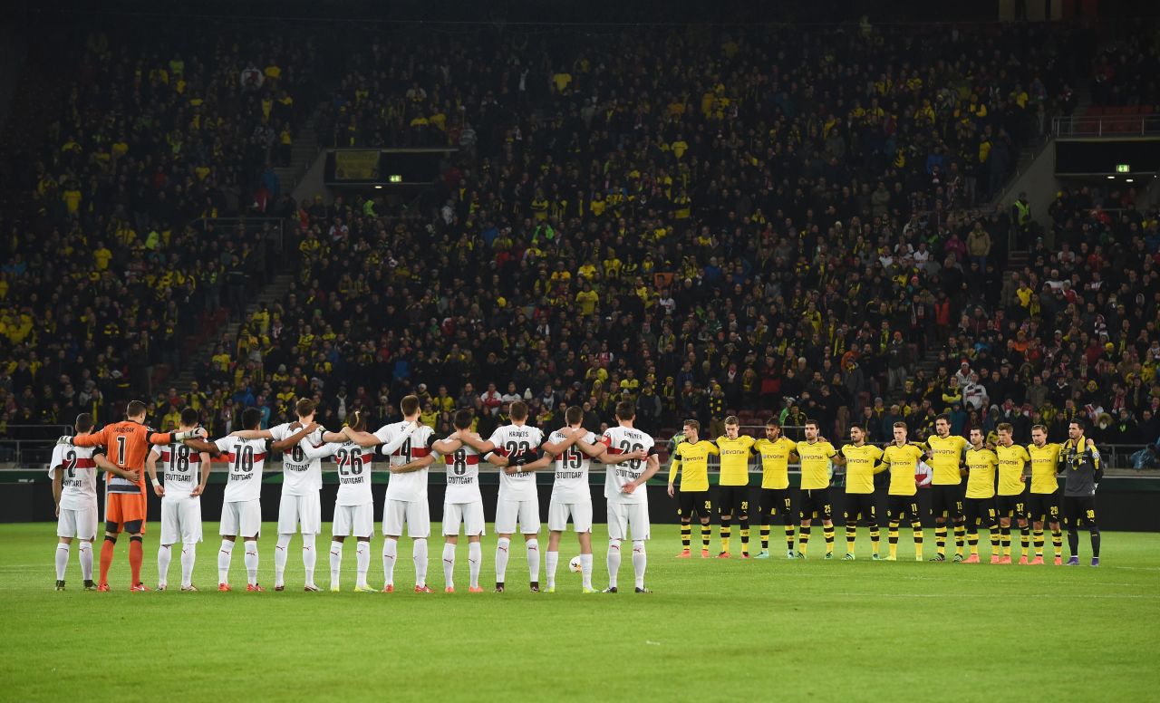 The two teams also held a minute's silence prior to kick-off in memory of those who lost their lives in Tuesday's train crash in Bavaria. 