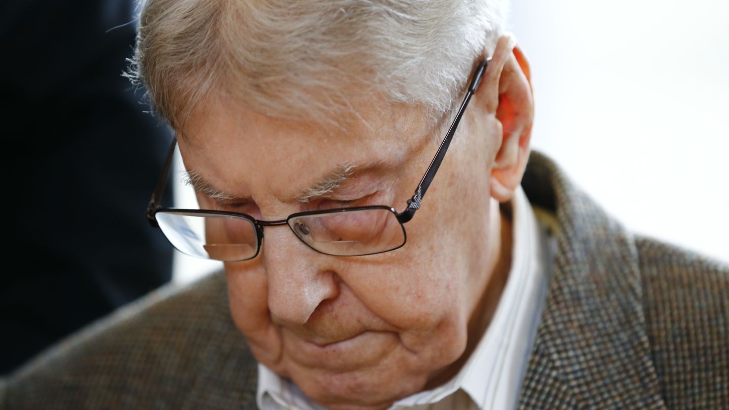 Former Auschwitz guard Reinhold Hanning, 94, arrives for his trial at the court in Detmold, Germany.
