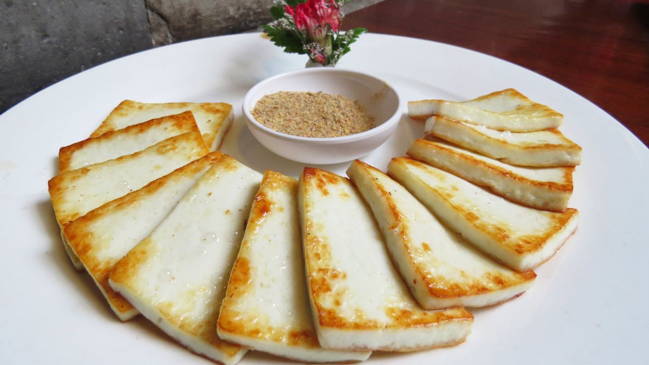 Rubing, Yunnan's goat cheese, is made by heating fresh goat's milk.