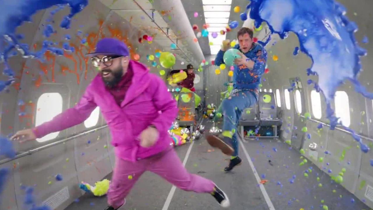 ok go no gravity video moos erin pkg_00000712.jpg