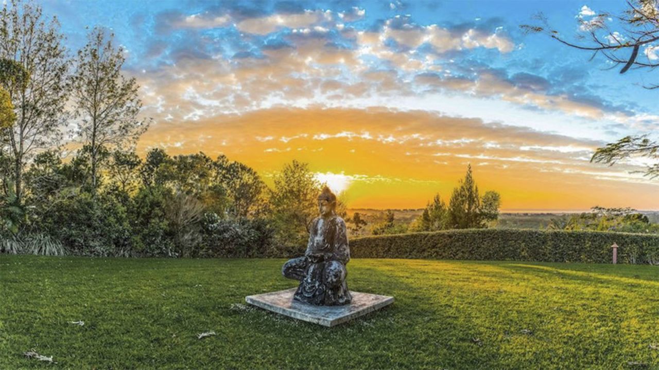 This wellness resort, located in New South Wales, Australia, offers retreat packages, spa treatments, and activities such as yoga, organic cooking classes, boxing, meditation and clay sculpting.